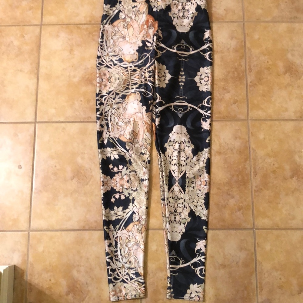 BlackMilk Leggings